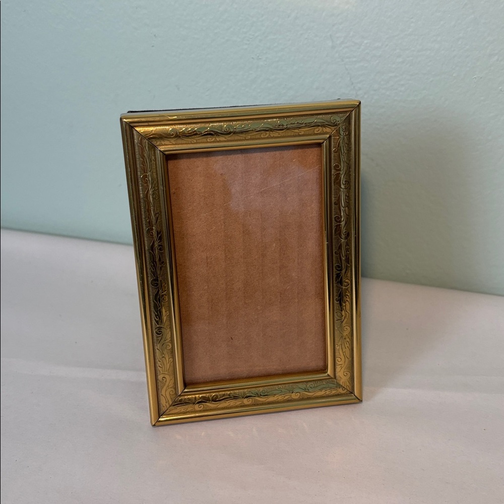 Fetco International Inc Elegant Gold Tone Picture Frame